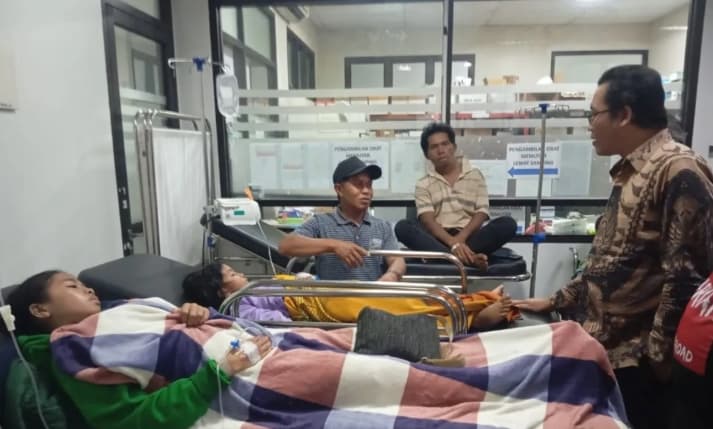 Sebanyak 167 Warga Magelang Diduga Keracunan Es Buah, Bupati Pastikan Seluruh Biaya Pengobatan Ditanggung Pemda