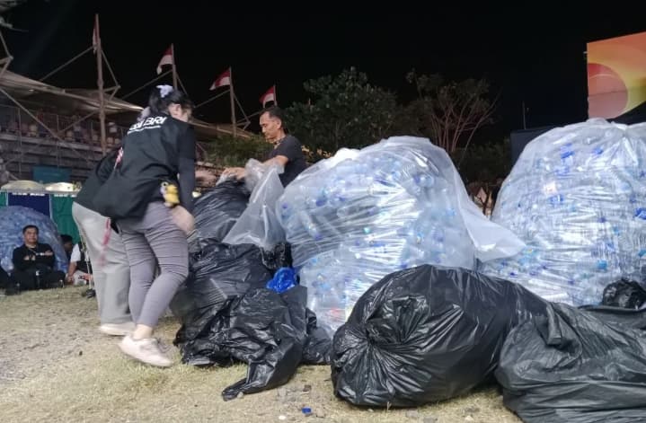 Sampah MotoGP Mandalika 2026 Masih Dibersihkan, DLH Lombok Tengah Kerahkan 25 Petugas dan Lima Armada