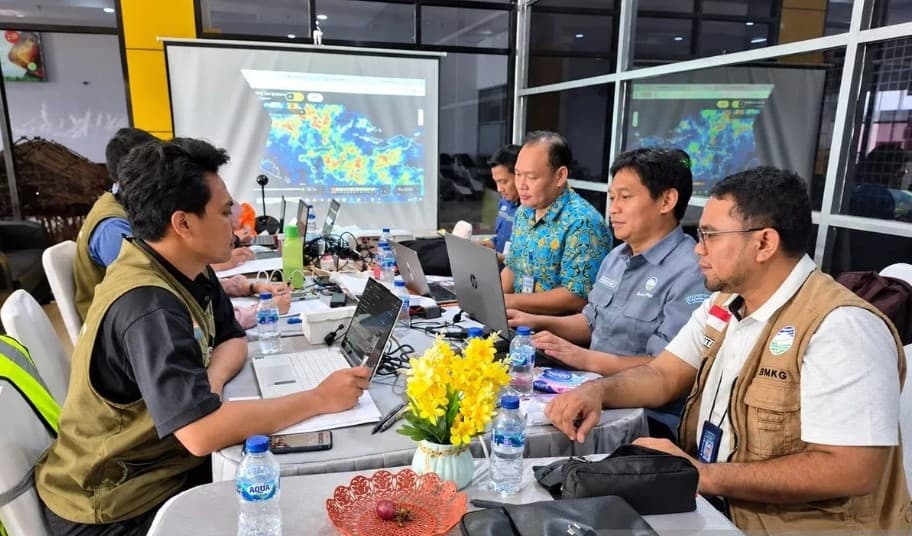 Operasi Modifikasi Cuaca di Papua Barat Diperpanjang hingga 17 Oktober, BMKG Catat Titik Panas Turun Jadi 87