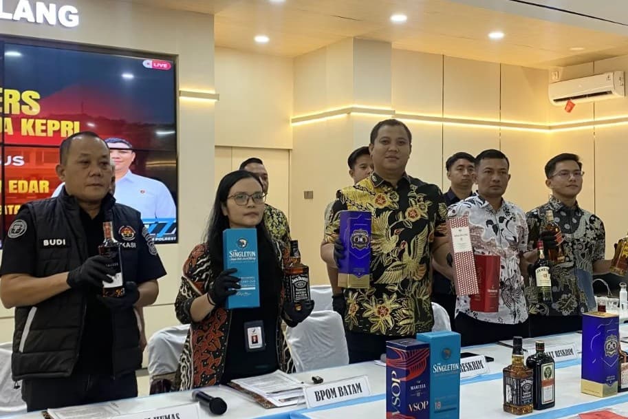 Polresta Barelang Gagalkan Peredaran 8.664 Botol Miras Ilegal Asal Singapura Senilai hingga Rp8 Miliar