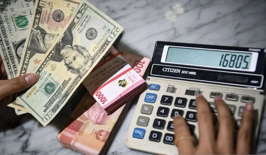 Rupiah Tembus Rp18.027 per Dolar AS, Tertekan Ekspektasi Suku Bunga The Fed Bertahan Tinggi