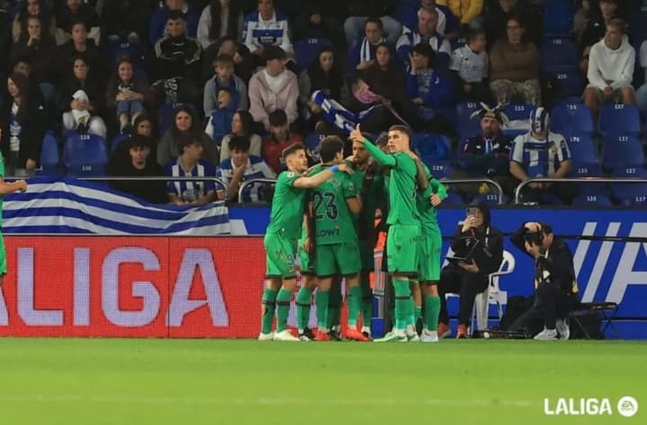 Dani Requena Selamatkan Levante dari Kekalahan, Deportivo La Coruna Gagal Pertahankan Keunggulan di Liga Spanyol