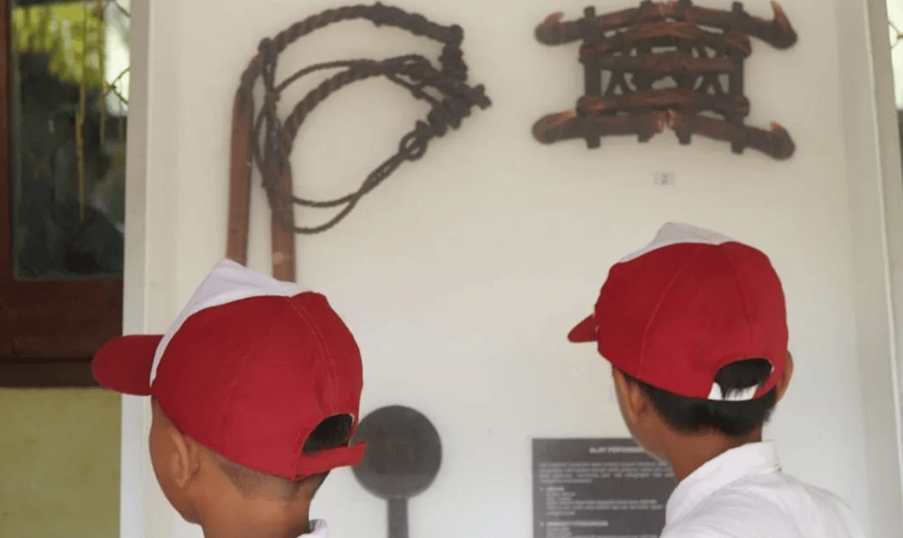 Museum NTB Bawa 15 Artefak Budaya ke Sekolah Pelosok Lombok Tengah, Siswa Bisa Belajar Sejarah Secara Langsung