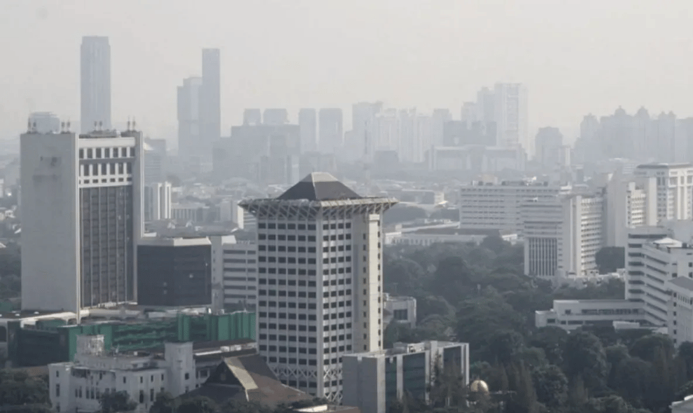 Kualitas Udara Jakarta Tidak Sehat Minggu Pagi, Indeks Polusi Capai 180 dan Warga Diimbau Pakai Masker