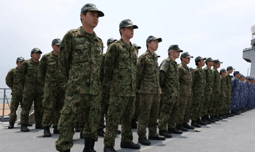 Menhan Jepang Apresiasi Pasukan JSDF Usai Padamkan Karhutla di Indonesia, Tiga Helikopter Jatuhkan 280 Ton Air