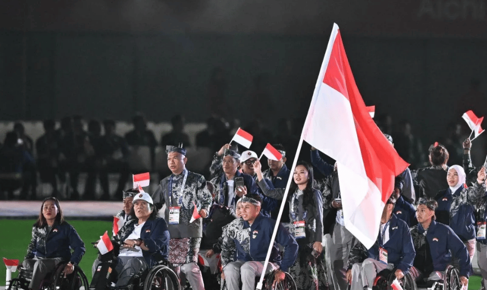 Kontingen Indonesia Tampil dengan Busana Batik Sekar Jagat Vijaya Rancangan Ivan Gunawan di Pembukaan Asian Para Games 2026