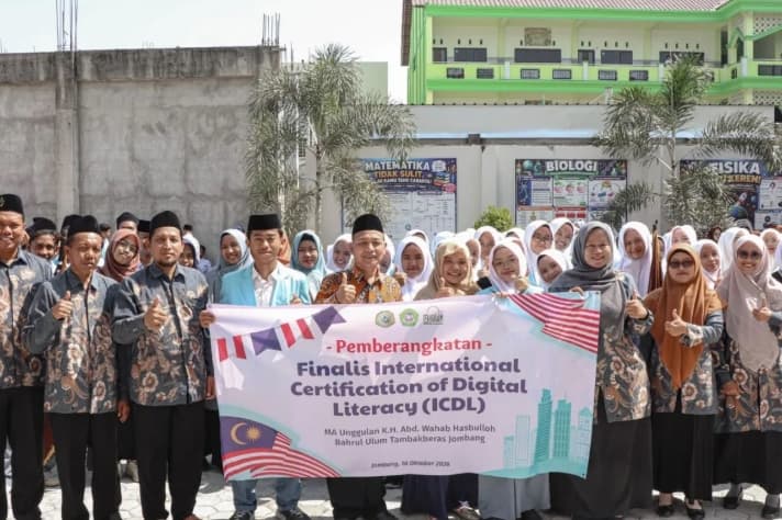 Dua Siswa MAUWH Tambakberas Jombang Tembus Final Kompetisi Digital Asia Pasifik 2026 di Malaysia