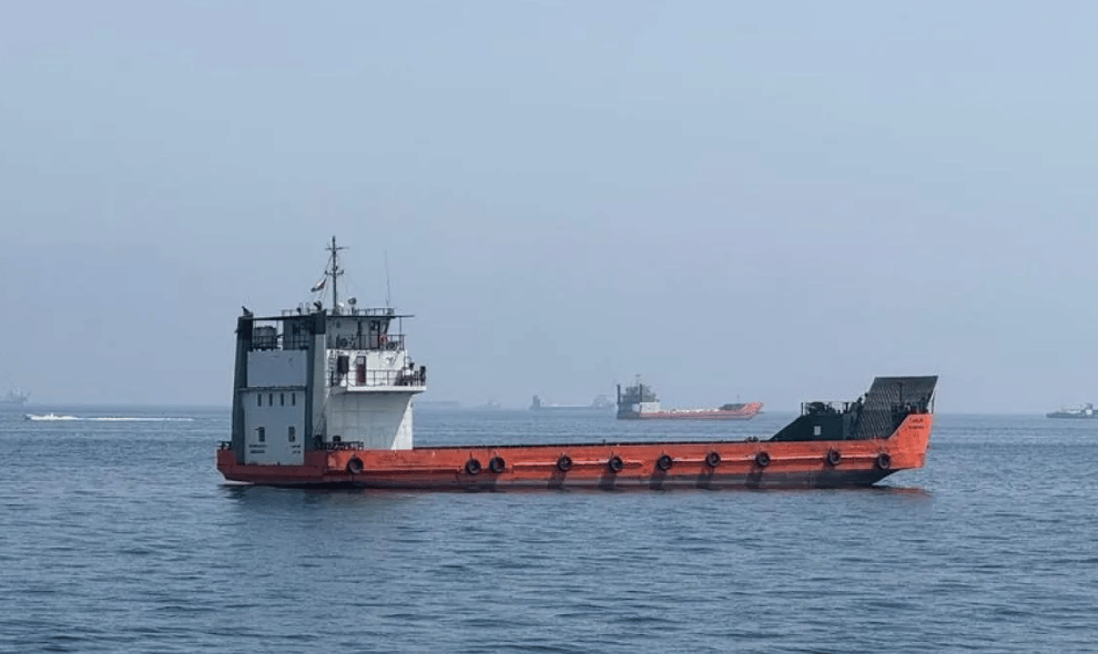 Dua Kapal Supertanker Meledak di Selat Hormuz, Iran Sebut Keduanya Menghantam Ranjau Laut