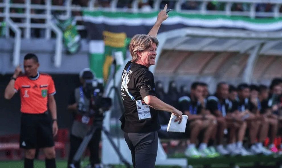 PSS Sleman Gagal Pertahankan Keunggulan atas Persebaya, Pieter Huistra Tetap Apresiasi Hasil Imbang 2-2 di Surabaya