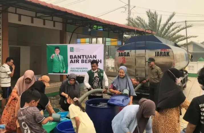 Cak Imin Salurkan 48.000 Liter Air Bersih ke Enam Wilayah Ketapang, Warga Terdampak Kekeringan dan Karhutla
