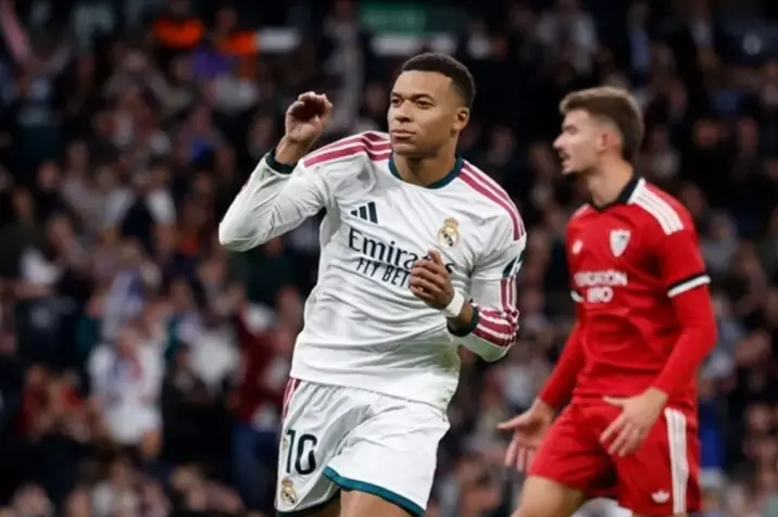 Kylian Mbappe Cetak Dua Gol Termasuk Penalti Panenka, Real Madrid Hajar Sevilla 4-1 di Santiago Bernabeu