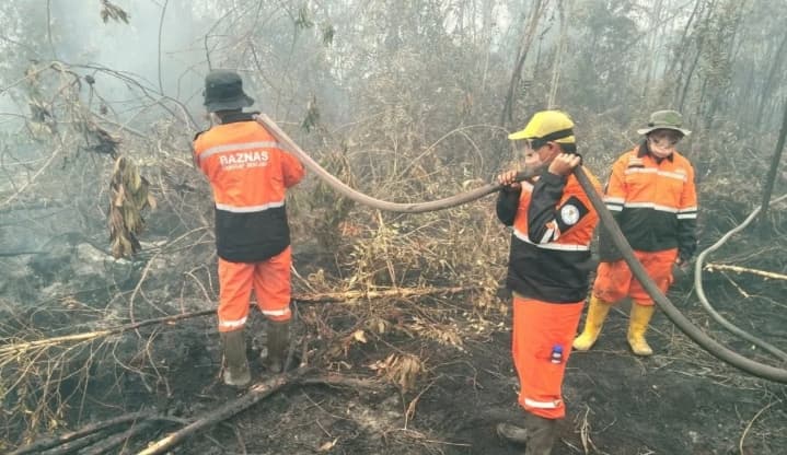 Baznas Kerahkan 51 Personel Tangani Karhutla di 12 Titik Kalimantan dan Sulawesi, Salurkan Bantuan hingga Sumatera