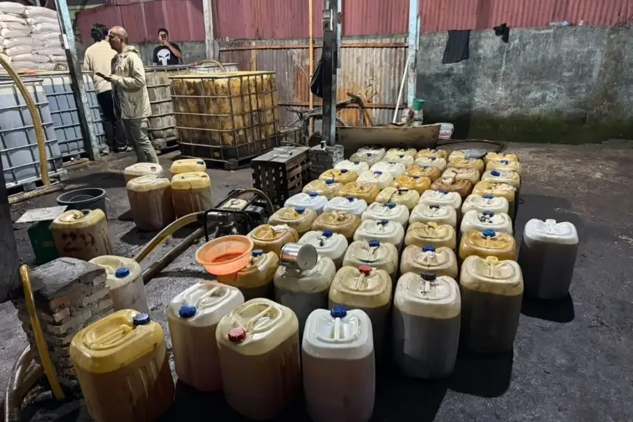 Polda Riau Bongkar Dugaan Penyelewengan 6.500 Liter Biosolar Subsidi di Siak, Dua Tersangka Ditahan