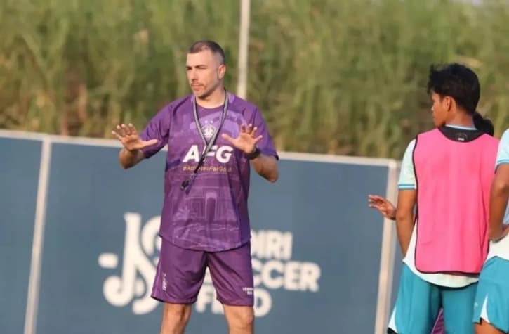 Persik Kediri Siap Tampil Agresif Hadapi PSS Sleman, Marcos Reina Targetkan Tiga Poin di Stadion Brawijaya