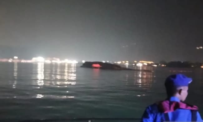 KMP Batumandi Terbalik Usai Kebakaran di Merak, Polda Banten dan ASDP Siapkan Evakuasi Kapal