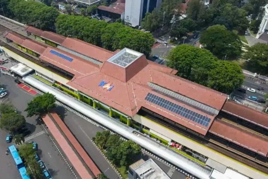 KAI Pangkas Konsumsi Energi 15,39 Persen, Operasikan 113 PLTS dan Perluas Layanan Ramah Lingkungan