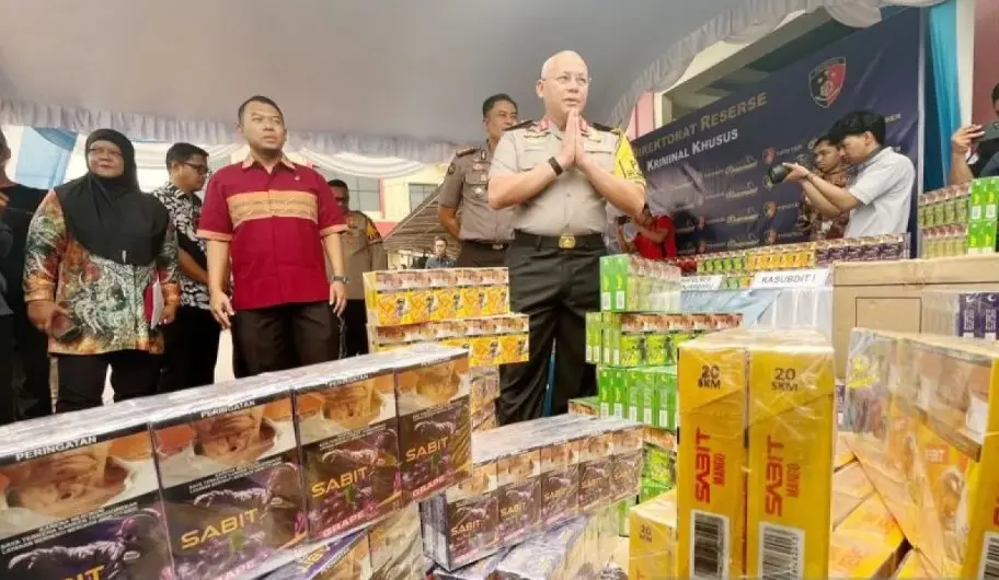 Polda Kalsel Bongkar Penyelundupan 1,04 Juta Batang Rokok Ilegal dari Jawa Timur, Dua Orang Diamankan