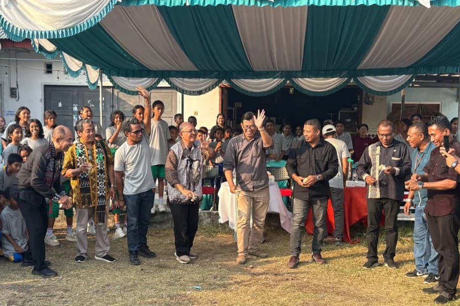 Kemenbud Gelar Trauma Healing untuk 300 Anak Korban Gempa Flores Lewat Permainan Tradisional Sikka