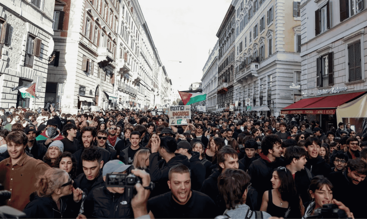 Aksi Protes Meluas di Italia, Demonstran Bentrok dengan Polisi di Roma, Bologna, dan Turin