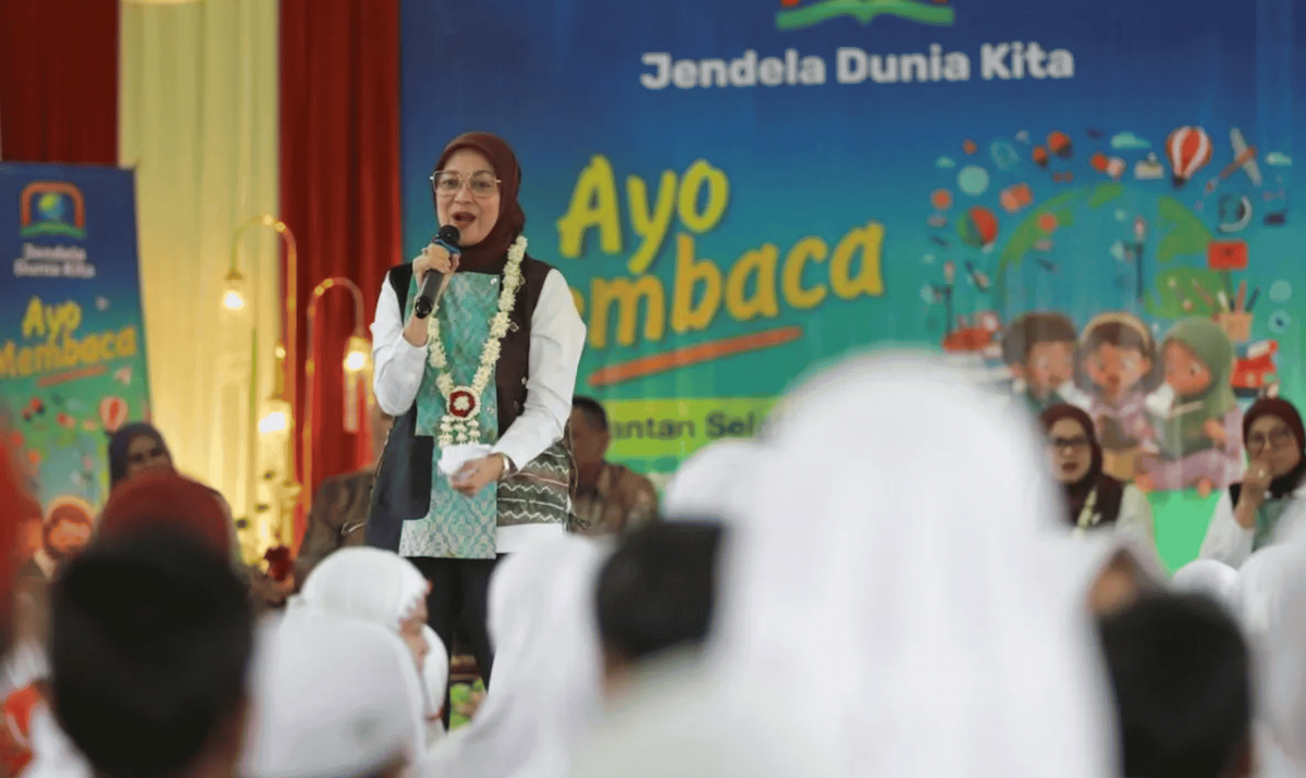 Rustini Muhaimin Ajak Anak-Anak Terdampak Karhutla di Tanah Laut Tetap Semangat Belajar dan Gemar Membaca