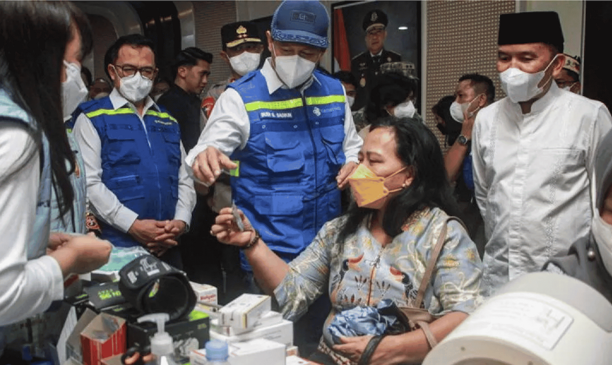 Foto Menkes Budi Gunadi Sadikin Pakai Tabung Oksigen Viral, Kemenkes Bantah Kabar Sesak Napas saat Kunjungan ke Palangka Raya