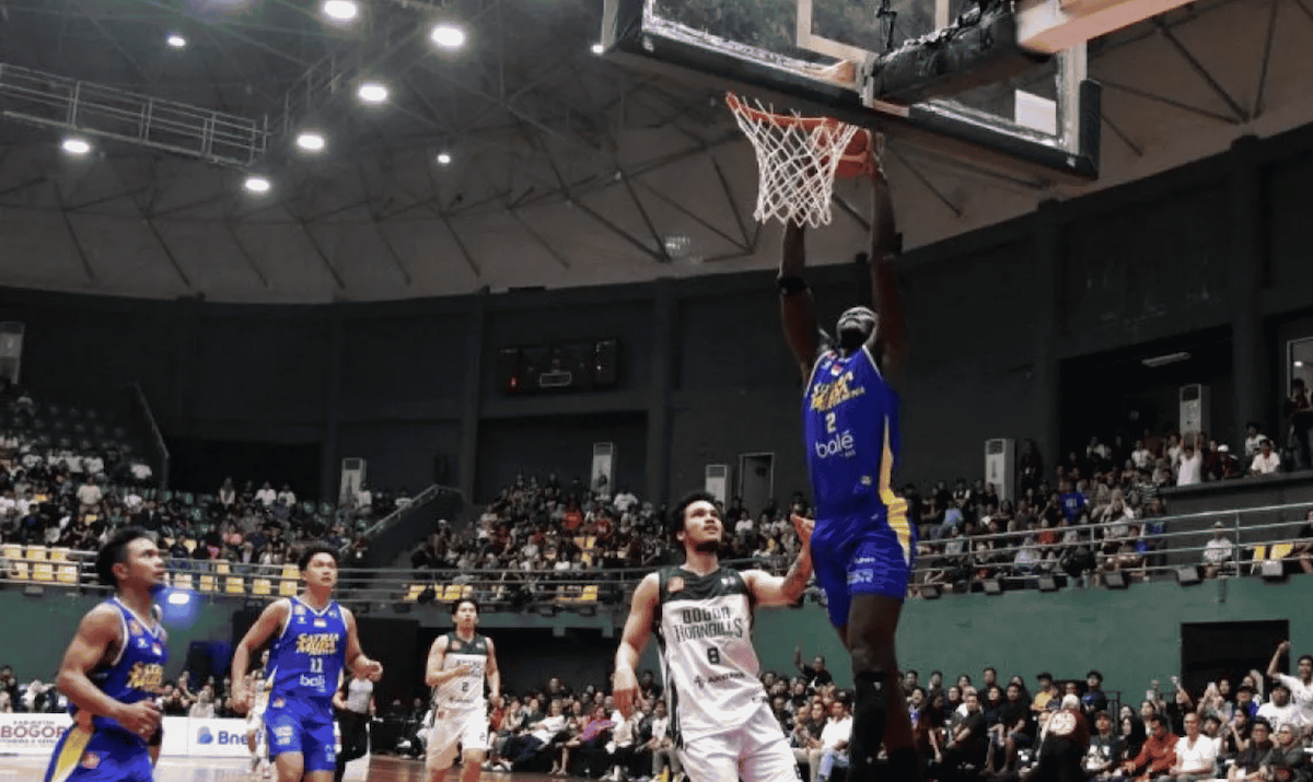 Satria Muda Taklukkan Bogor Hornbills 74-64, Dame Diagne Bersinar dan Bawa Tim Puncaki Grup A IBL 2026
