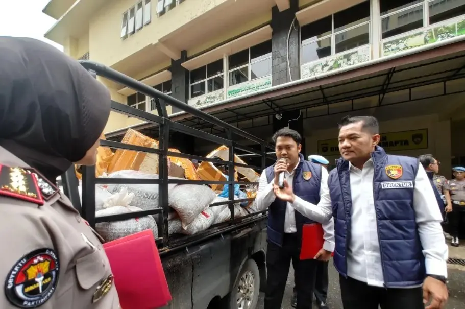 Polisi Gagalkan Penyelundupan 2.220 Liter Solar Subsidi di Sumbar, Pelaku Samarkan Muatan Jadi Ikan