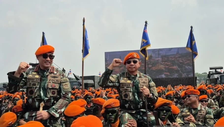 Panglima TNI dan Kapolri Diangkat Jadi Warga Kehormatan Korpasgat, Lima Pejabat Terima Baret Jingga