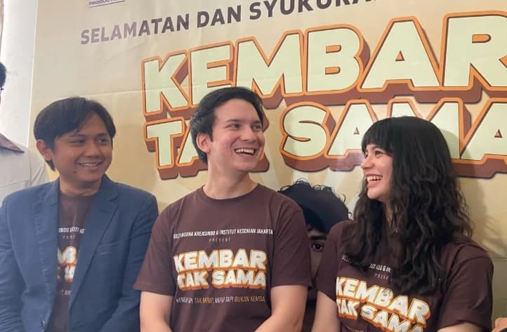 Endy Arfian Perankan Dua Karakter di Film Kembar Tak Sama, Bedakan Bimo dan Raka Lewat Kepribadian hingga Aroma Parfum