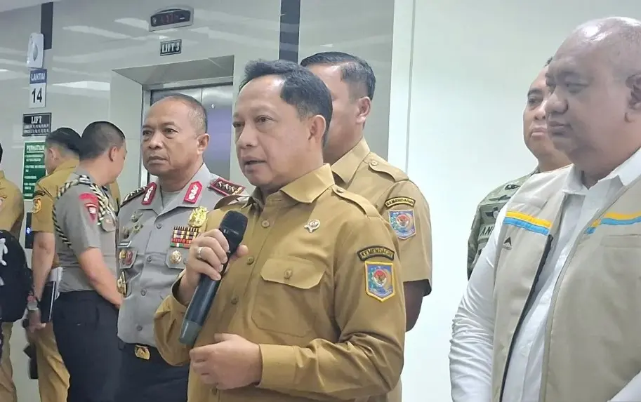 Mendagri Tito Ungkap 99 Sekolah Terdampak Bencana Sumatra Masih Gunakan Kelas Darurat