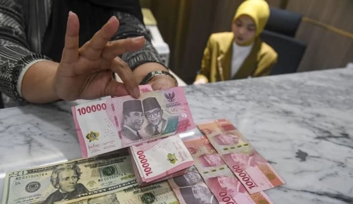 Rupiah Melemah ke Rp18.140 per Dolar AS pada Pembukaan Perdagangan Selasa, Turun 5 Poin