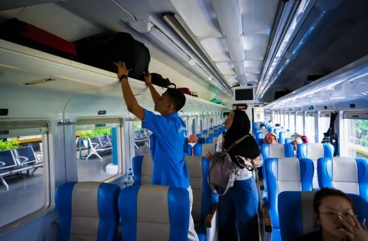 KAI Pastikan Kereta dari Stasiun Gambir Tetap Beroperasi Normal Saat Demo 28 Oktober, Penumpang Diminta Datang Lebih Awal