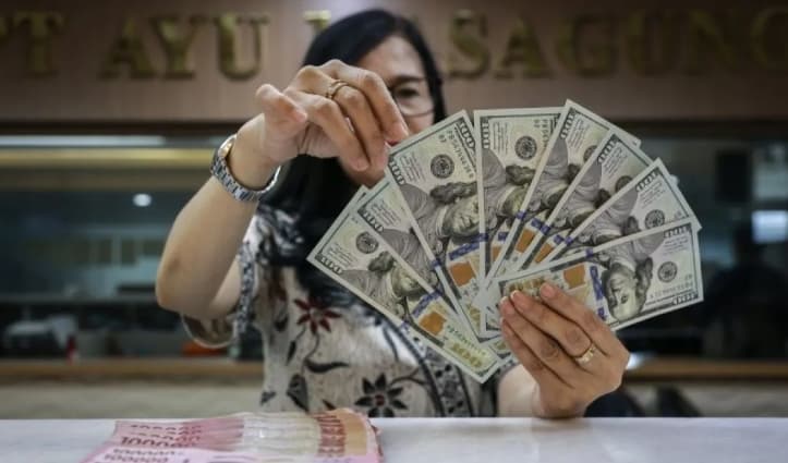 Rupiah Melemah 18 Poin pada Pembukaan Perdagangan Rabu, Dolar AS Tembus Rp18.174