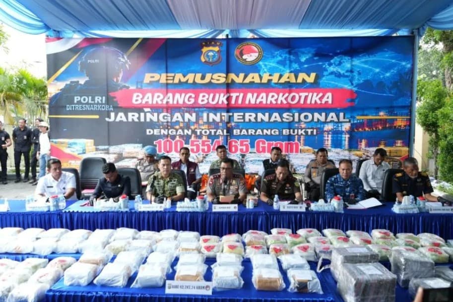 Polda Riau Musnahkan 100,55 Kg Narkoba Senilai Rp149,73 Miliar dari Jaringan Internasional, 10 Tersangka Ditangkap
