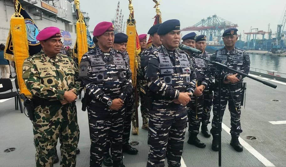 TNI AL Siapkan Pilot Helikopter untuk Padamkan Karhutla, KRI Sriwijaya-100 Berpotensi Jadi Pangkalan Operasi