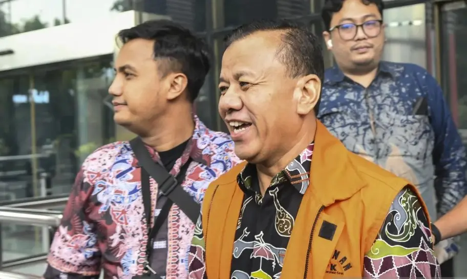 KPK Limpahkan Kasus Suap Jual Beli Jabatan Bupati Kuansing Suhardiman Amby ke Jaksa, Segera Disidangkan
