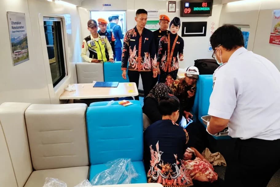 Penumpang KA Sangkuriang Melahirkan Bayi Laki-Laki di Kereta, Dokter Kandungan Turun Tangan Bantu Persalinan