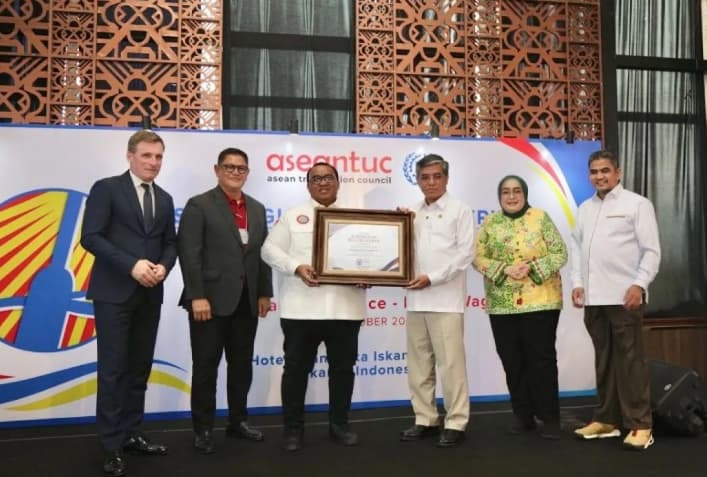 Menaker Yassierli Dorong Perlindungan Hak Pekerja ASEAN, Tegaskan Pentingnya Dialog Sosial dan Kebebasan Berserikat
