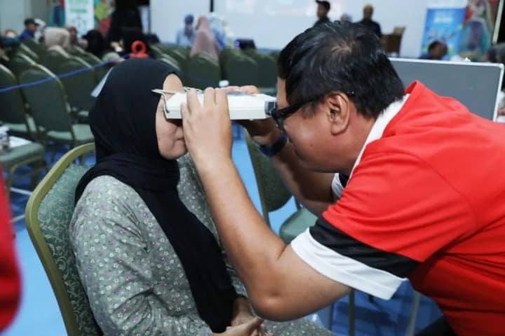 JEC dan PTA Syafana Islamic School Gelar Pemeriksaan Mata Gratis di Tangerang, Targetkan 300 Warga dan Pelajar