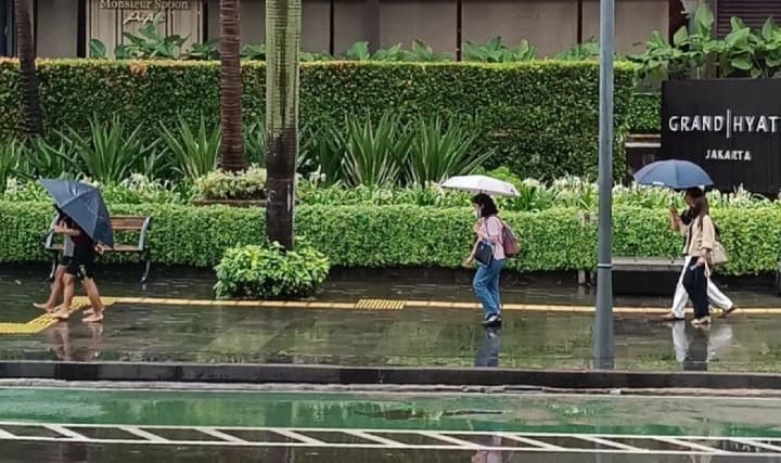BMKG Prakirakan Hujan Ringan Guyur Empat Wilayah Jakarta Jumat 30 Oktober 2026, Suhu Capai 32 Derajat Celsius