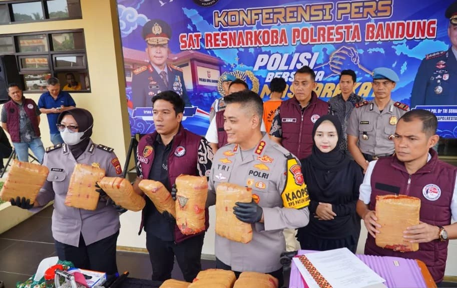 Polresta Bandung Bongkar Peredaran 12 Kg Ganja Bermodus Seduhan Teh, Polisi Selidiki Kendali dari Dalam Lapas