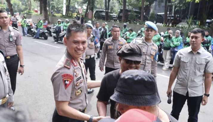Kapolda Metro Jaya Ajak Ratusan Pengemudi Ojol Jaga Keamanan Jakarta dalam Kegiatan Sabtu Bahagia