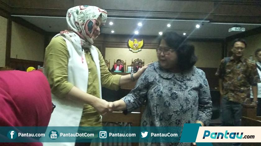 Isi WhatsApp Istri Setnov ke Elza Syarief Soal e-KTP?