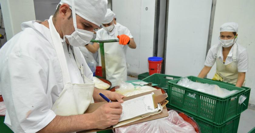 Punya Pangsa Ekspor, Tiga Industri Konsumer ini Tahan Disenggol Dolar