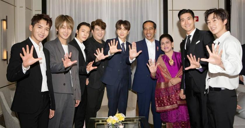 Ketika Presiden Jokowi-Iriana Asyik 'Goyang Dayung' Bareng Super Junior