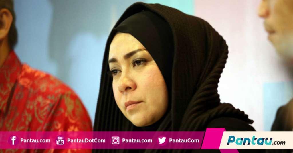 Sambil Menangis, Melly Goeslaw Kenang Nike Ardilla