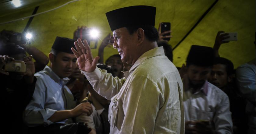 Tanggapi Unggahan Farhat Abbas, Prabowo: Waduh, Aku Masuk Neraka Dong