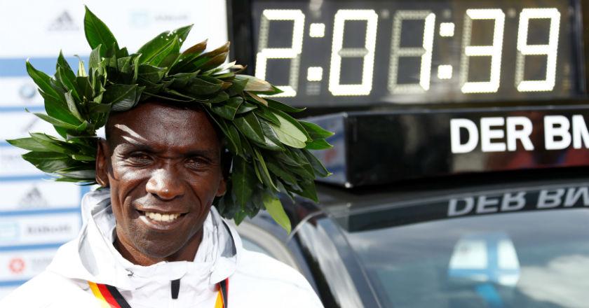 Eliud Kipchoge Cetak Rekor Lari Marathon Dunia