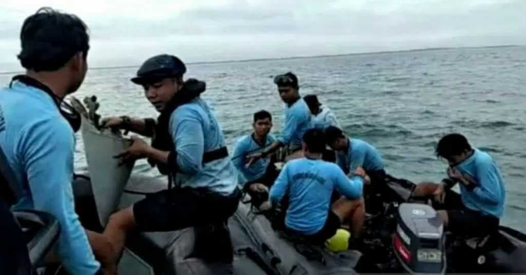 Tim SAR Serahkan Lima Kantong Berisi Tubuh Jenazah Penumpang Sriwijaya Air