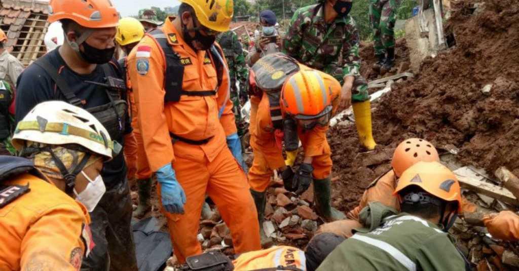 27 Orang Korban Longsor Sumedang Masih Belum Ditemukan